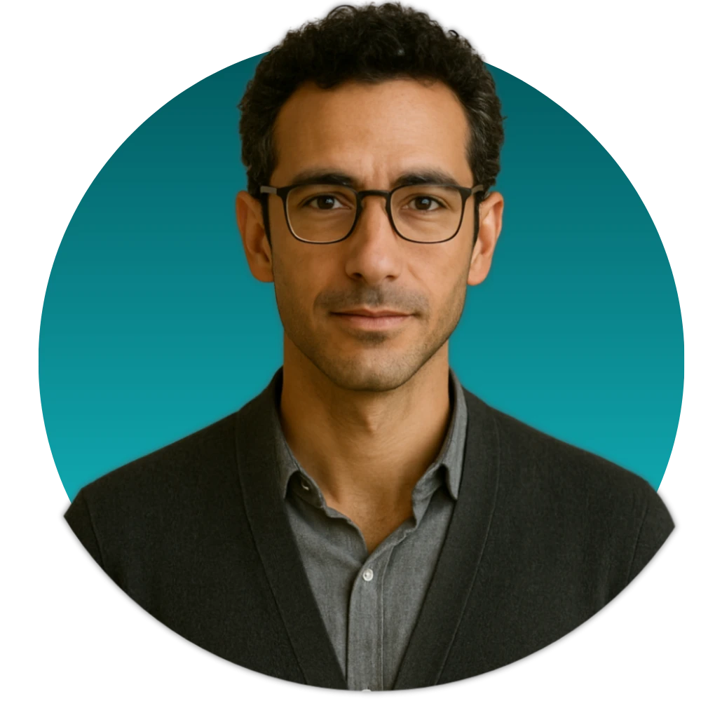 خبير نظم وبيانات شارك في بناء منصات ضخمة لإدارة البيانات والتحليلات. مهمته كمحرّر هي تبسيط المصطلحات التقنية المعقدة وضمان دقّة علمية عالية.